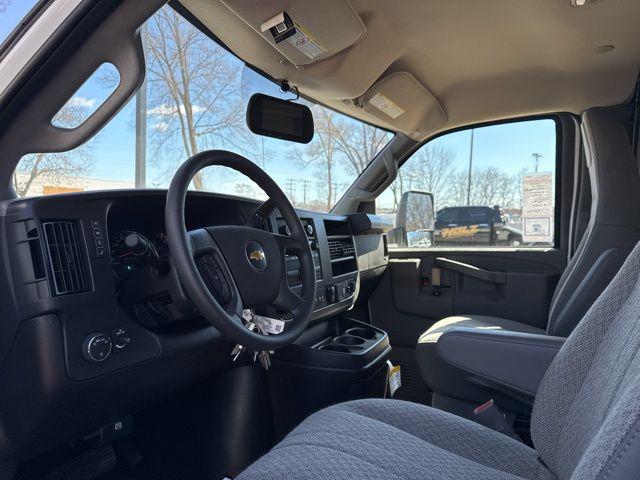 2025 Chevrolet Express Cutaway 4500 Van