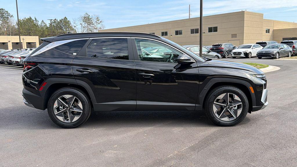 New 2026 Phantom Black HYUNDAI SEL FWD image 5