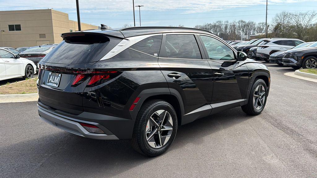 New 2026 Phantom Black HYUNDAI SEL FWD image 6