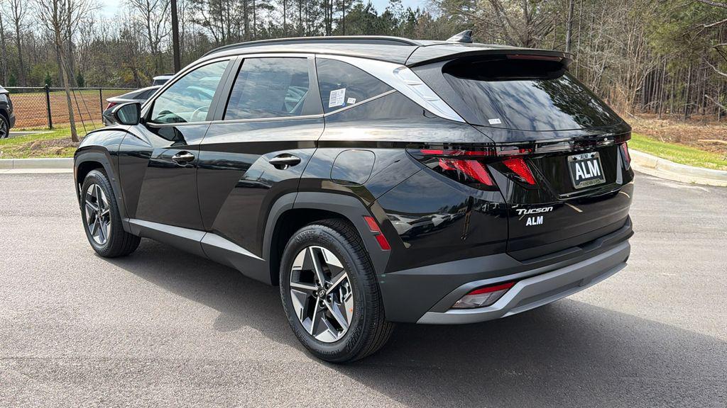 New 2026 Phantom Black HYUNDAI SEL FWD image 8