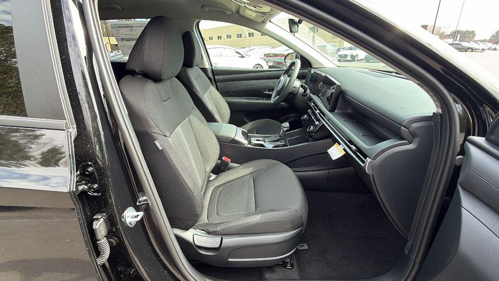 New 2026 Phantom Black HYUNDAI SEL FWD image 15