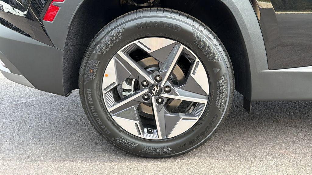 New 2026 Phantom Black HYUNDAI SEL FWD image 19