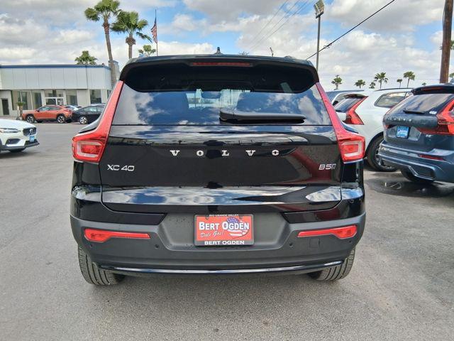 2026 Volvo XC40 Plus, B5 AWD Gas (mild hybrid), Dark