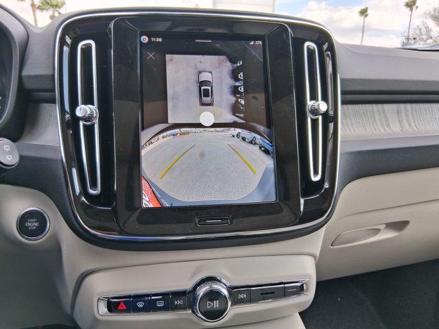 2026 Volvo XC40 Plus, B5 AWD Gas (mild hybrid), Dark