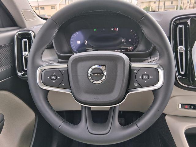 2026 Volvo XC40 Plus, B5 AWD Gas (mild hybrid), Dark