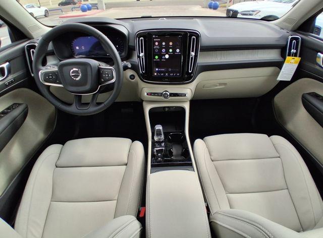 2026 Volvo XC40 Plus, B5 AWD Gas (mild hybrid), Dark