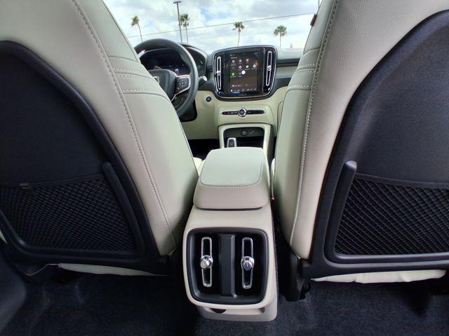 2026 Volvo XC40 Plus, B5 AWD Gas (mild hybrid), Dark