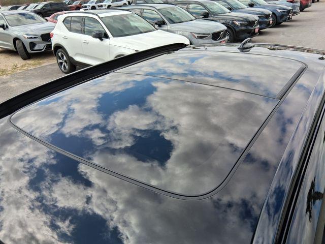 2026 Volvo XC40 Plus, B5 AWD Gas (mild hybrid), Dark