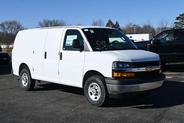 2026 Chevrolet Express Cargo Van 2500 Regular Wheelbase, WT, RWD