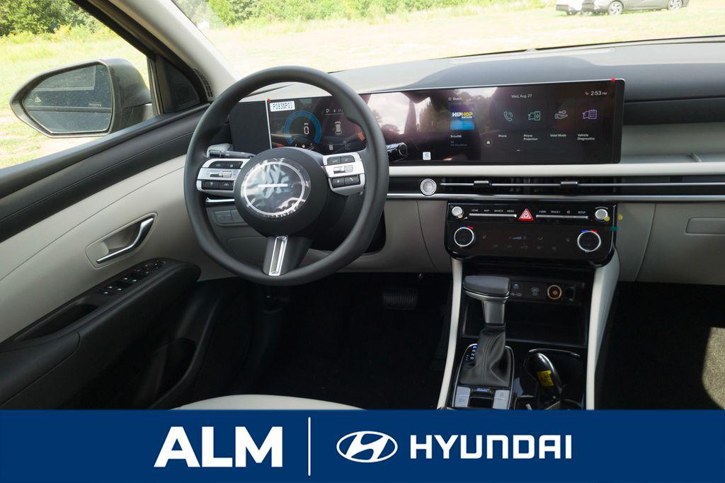 New 2026 Gray HYUNDAI SEL FWD image 19