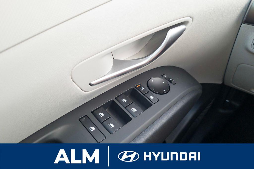 New 2026 Gray HYUNDAI SEL FWD image 30
