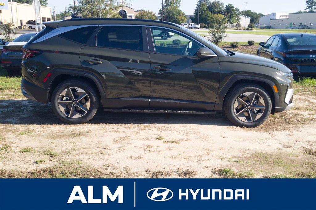 New 2026 Green HYUNDAI SEL FWD image 5
