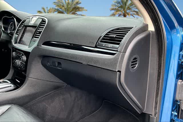 2023 Chrysler 300 Touring L
