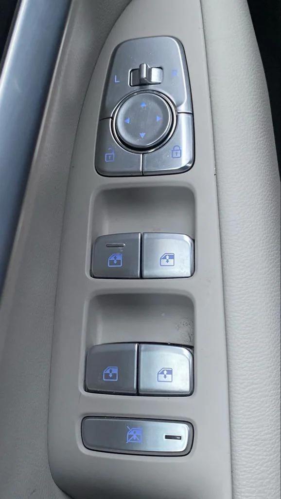 2023 Genesis G70 2.0T AWD