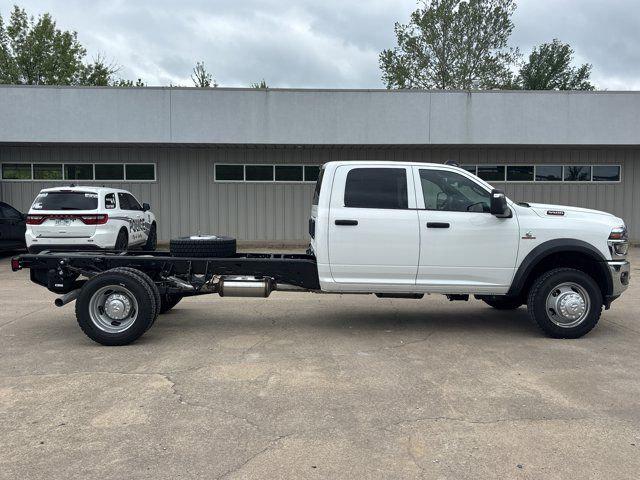 2026 RAM Ram 5500 Chassis Cab RAM 5500 TRADESMAN CHASSIS CREW CAB 4X4 84 CA