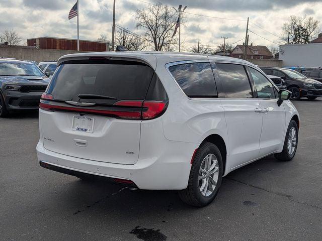 2026 Chrysler Pacifica Select AWD