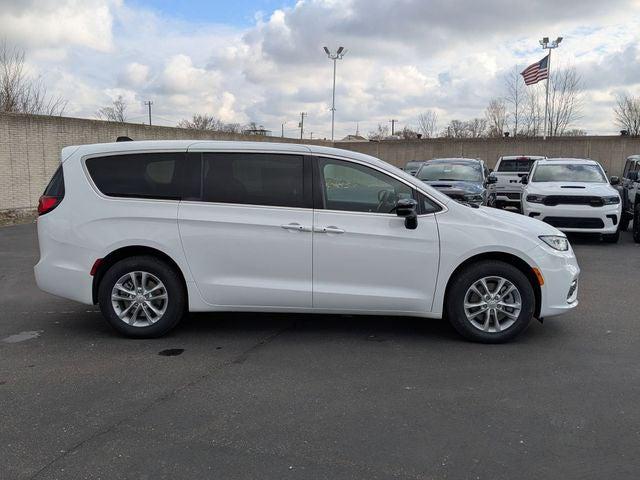 2026 Chrysler Pacifica Select AWD