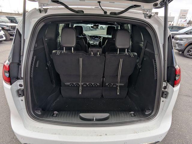 2026 Chrysler Pacifica Select AWD
