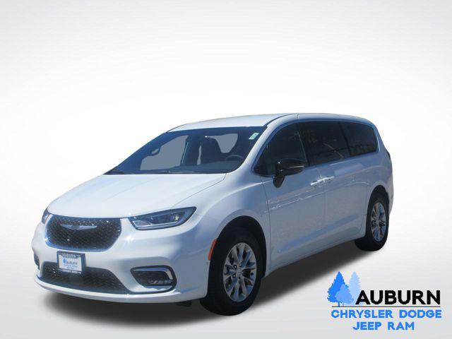 2026 Chrysler Pacifica Select AWD