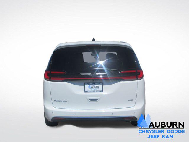 2026 Chrysler Pacifica Select AWD