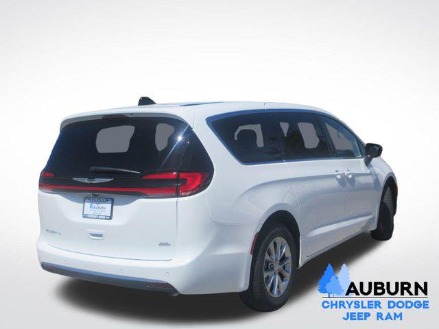2026 Chrysler Pacifica Select AWD