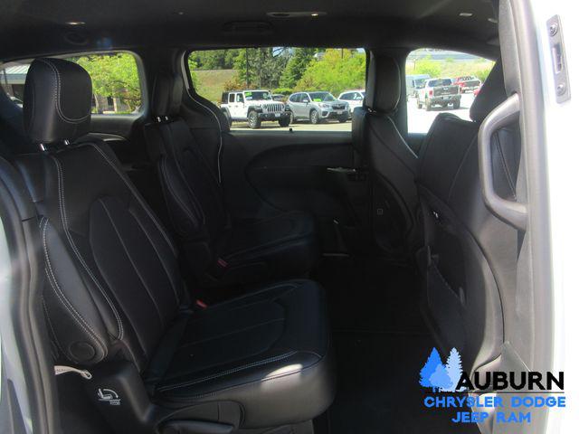 2026 Chrysler Pacifica Select AWD