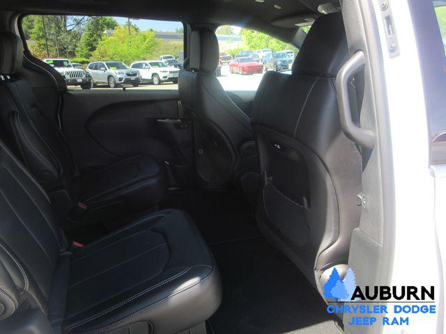 2026 Chrysler Pacifica Select AWD