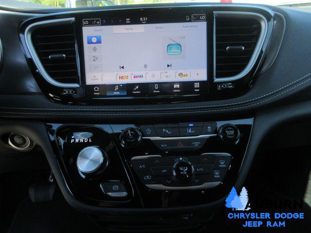 2026 Chrysler Pacifica Select AWD