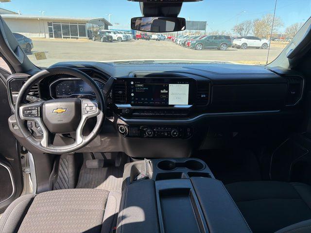 2022 Chevrolet Silverado 1500 4WD Crew Cab Standard Bed LT