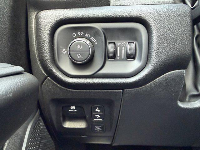 2025 Ram 1500 Big Horn Crew Cab 4x4 5'7" Box