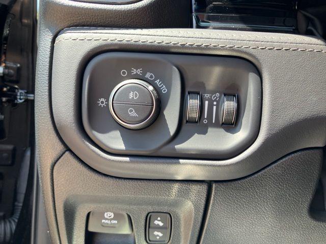 2026 Ram 1500 Limited Crew Cab 4x4 5'7" Box