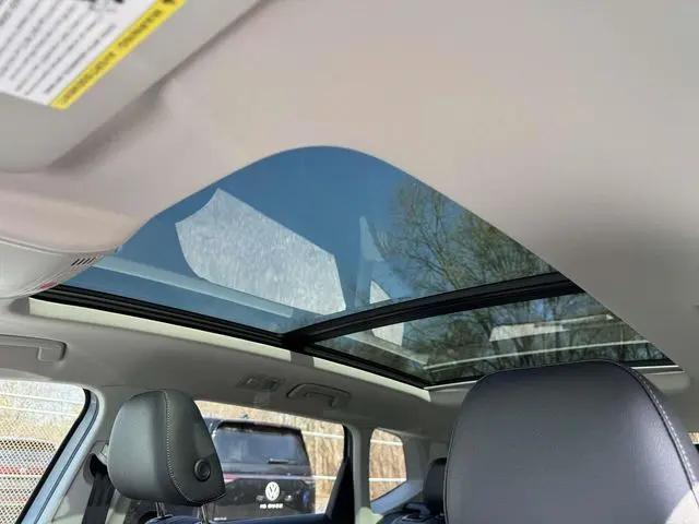 2026 Volkswagen Taos SE Black