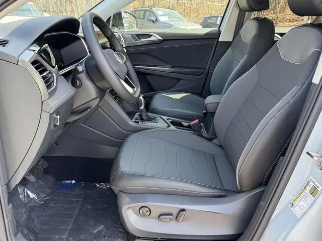2026 Volkswagen Taos SE Black
