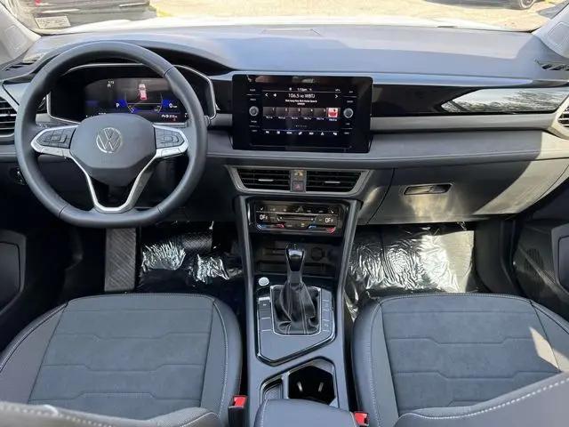 2026 Volkswagen Taos SE Black