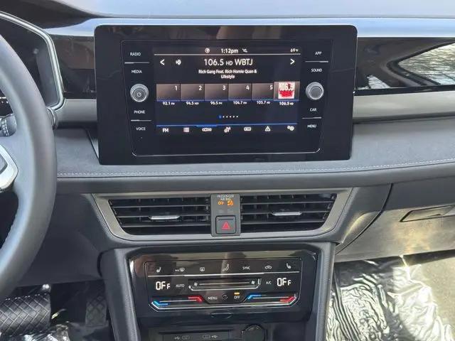 2026 Volkswagen Taos SE Black