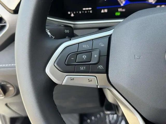 2026 Volkswagen Taos SE Black
