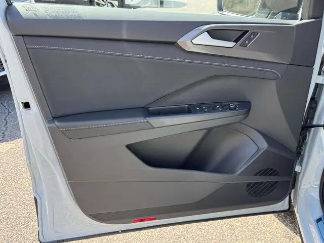 2026 Volkswagen Taos SE Black