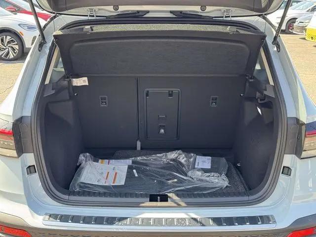 2026 Volkswagen Taos SE Black