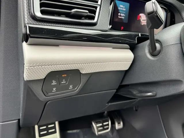 2026 Volkswagen Atlas Cross Sport SEL Premium R-Line