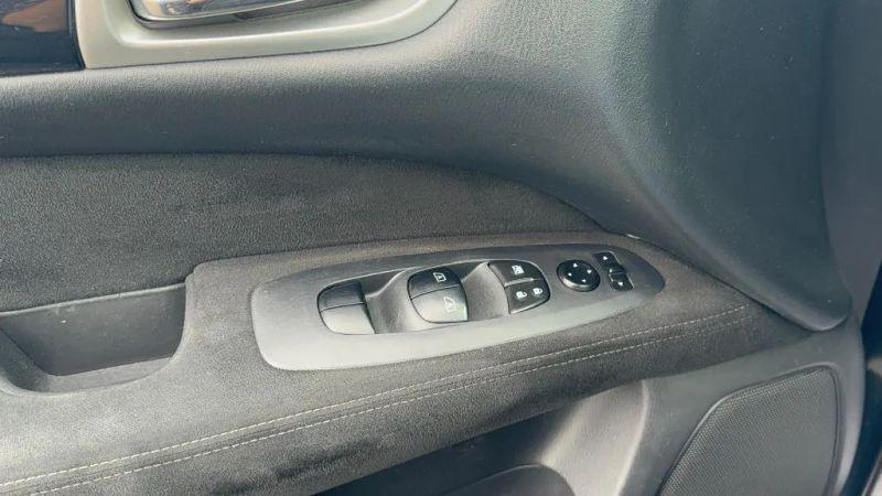 2015 Nissan Pathfinder SV