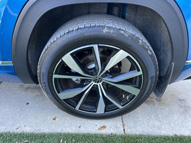2025 Volkswagen Atlas Cross Sport 2.0T SEL Premium R-Line