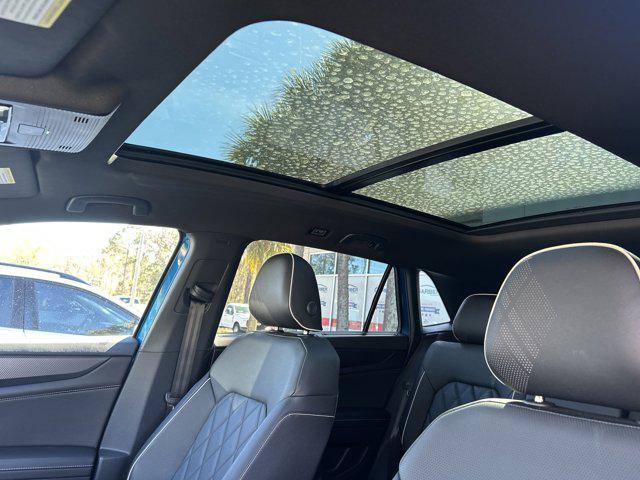 2025 Volkswagen Atlas Cross Sport 2.0T SEL Premium R-Line