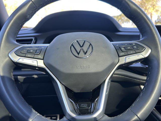 2025 Volkswagen Atlas Cross Sport 2.0T SEL Premium R-Line