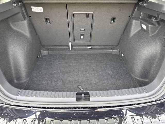 2026 Volkswagen Taos SE Black