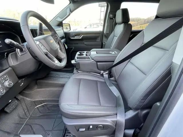 2026 Chevrolet Silverado 1500 4WD Crew Cab Standard Bed LT