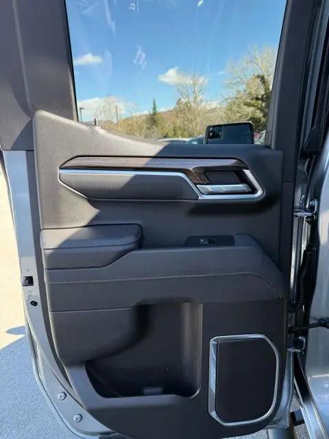 2026 Chevrolet Silverado 1500 4WD Double Cab Standard Bed LT with 2FT