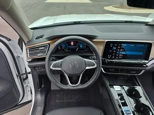 2026 Volkswagen Atlas SE with Technology