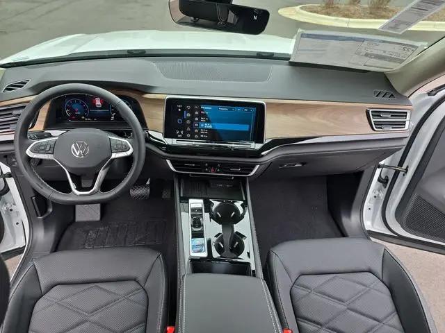 2026 Volkswagen Atlas SE with Technology