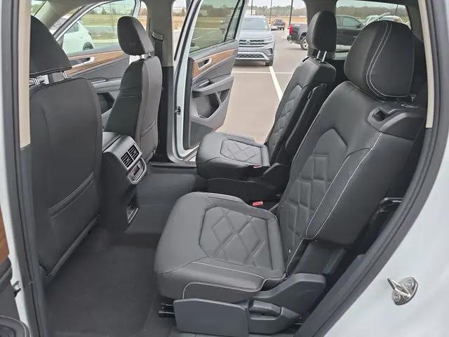 2026 Volkswagen Atlas SE with Technology