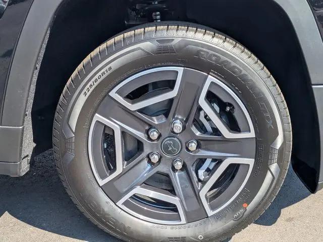 2026 Jeep Cherokee Laredo 4x4